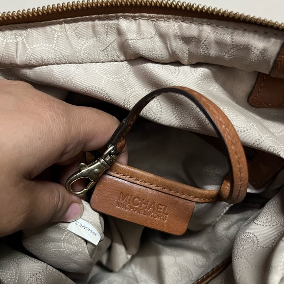 Authentic vintage Tan MK with studs - Picture 11 of 17